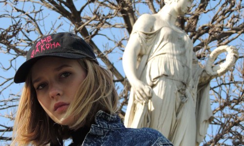 “上位” 迅速， NASASEASONS 与 DJ CYBER69 合作款棒球帽释出